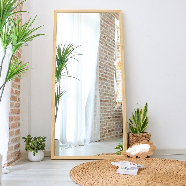 Gương soi toàn thân viền gỗ thông, gương đứng nịnh dáng vuông góc siêu đẹp