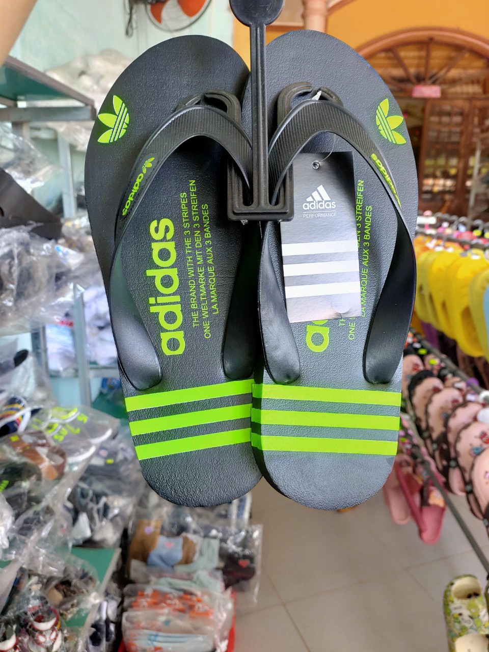 Dép lào adidas đúc cao su nguyên khối siêu bền, siêu dẻo