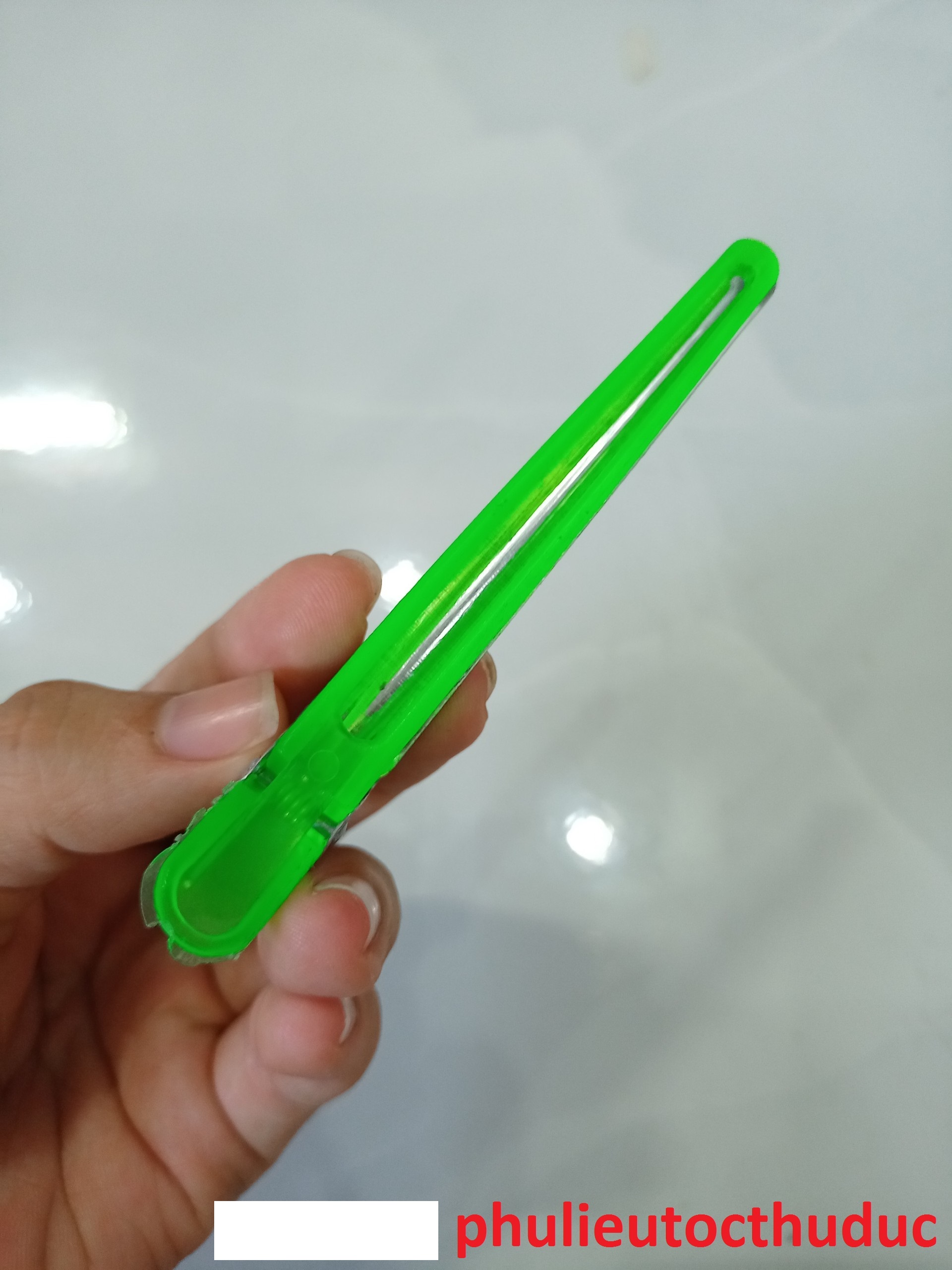 1 kẹp vịt dùng để giữ tóc khi uốn duỗi nhuộm loại thường - phulieutocthuduc