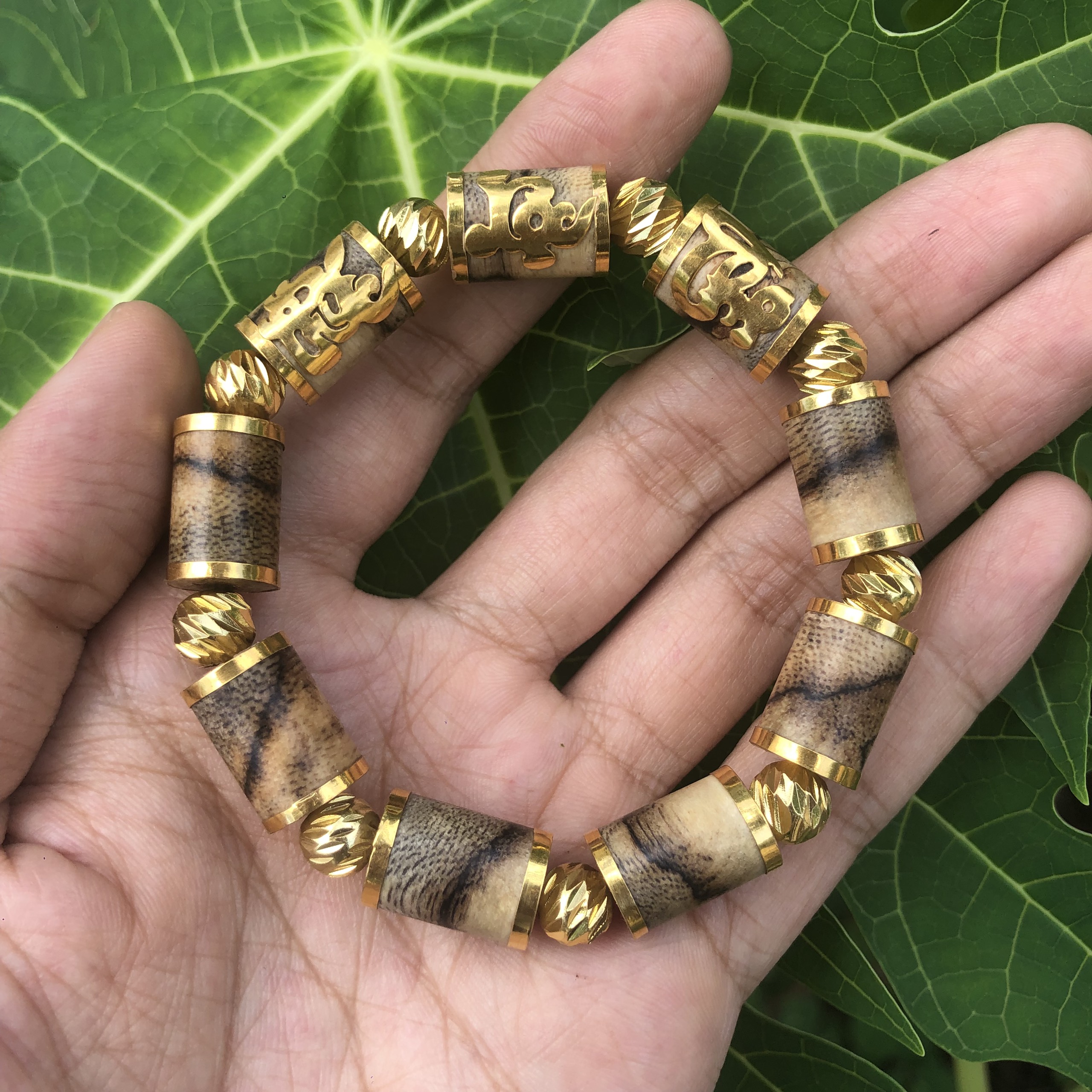 Vòng Trầm Hương Tốc Bông bọc vàng non cao cấp cho Nam