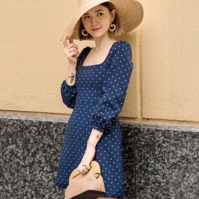 Đầm bi xanh cổ vuông