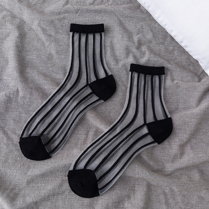 Tất vớ trong suốt họa tiết chấm bi trái tim sọc trắng đen - vani store
