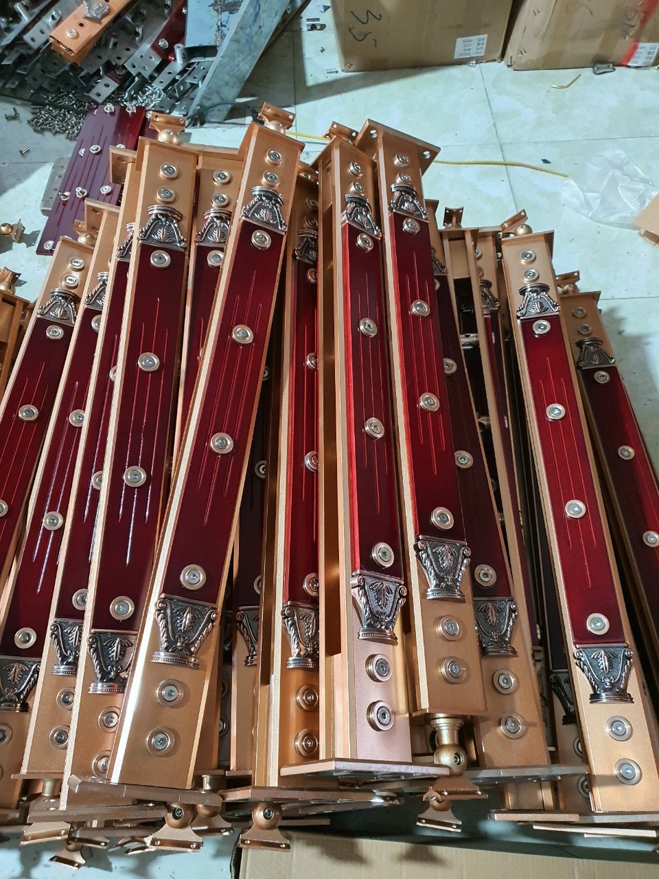 Trụ hợp kim ốp gỗ hợp kim phi 16, 13