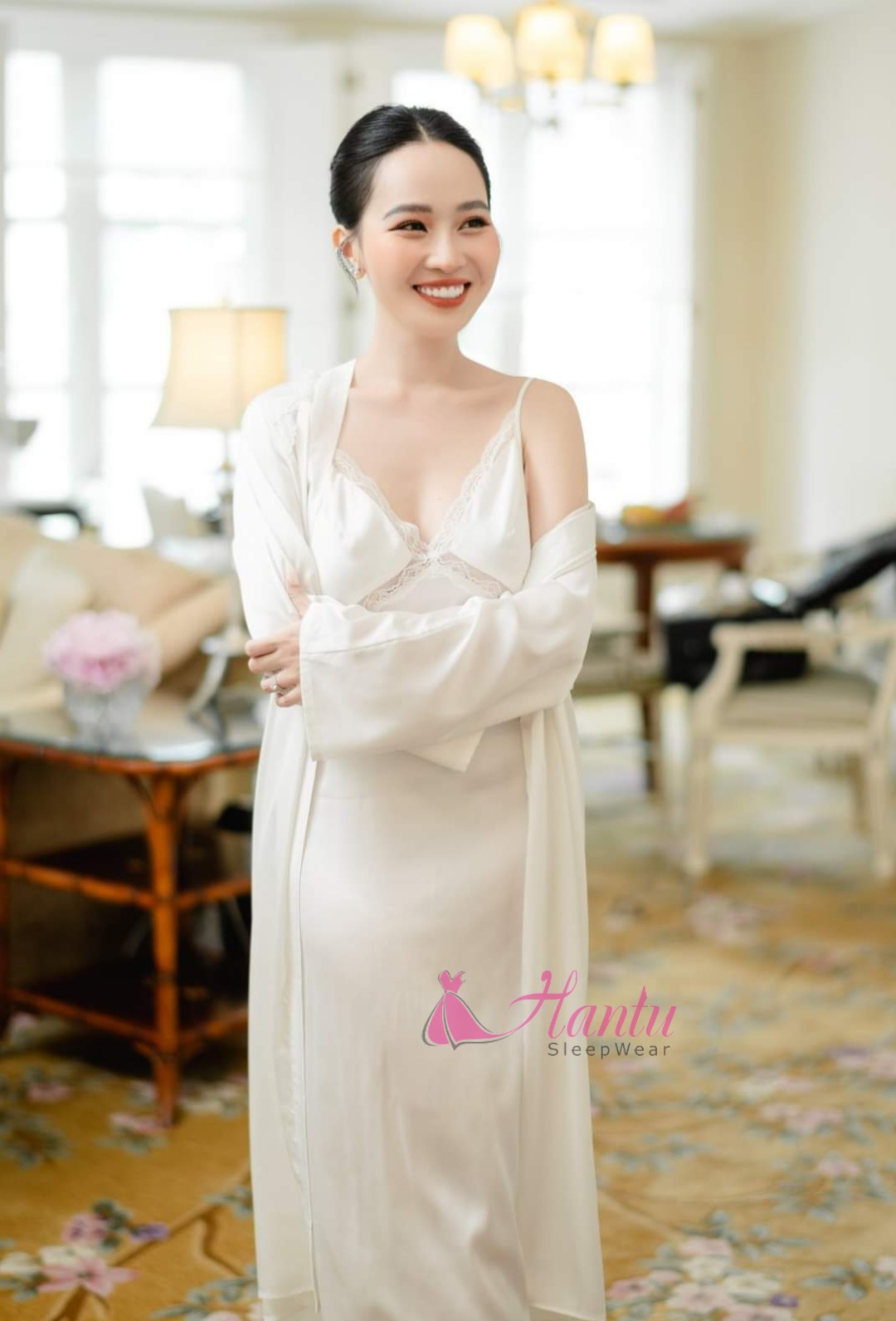 Áo choàng cô dâu ,áo choàng make cô dâu chụp phóng sự cưới đủ kiểu,nhận may theo yêu cầu