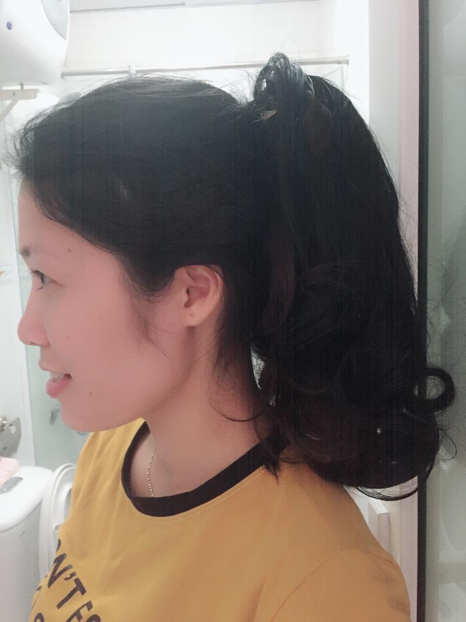 Tóc giả ngoặm xoăn 35cm nâu vàng có bấm dập được - hình thật