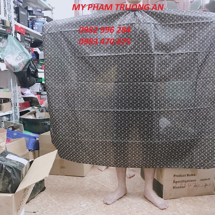Khăn cắt tóc l.v in logo louis vuitton