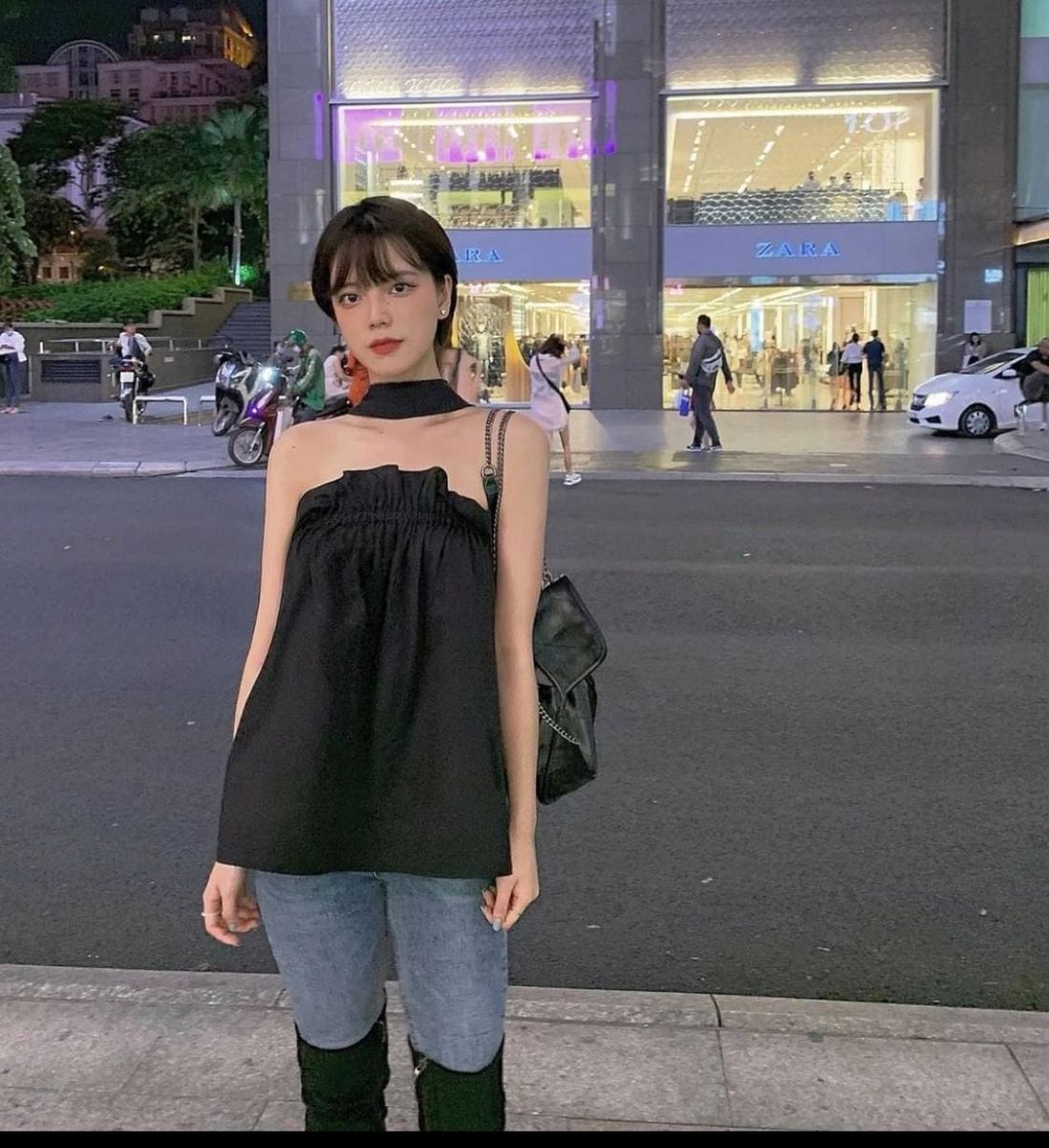 Áo Khoen Tròn Hở Lưng Dây Cổ Chocker (ĐEN)