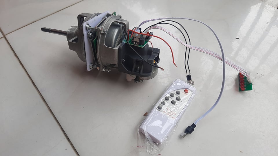 Đầu Quạt Treo tường Không chổi than Đktx có tuốt năng điện, hẹn giờ được 5h, dùng nguồn 12 đến 24v