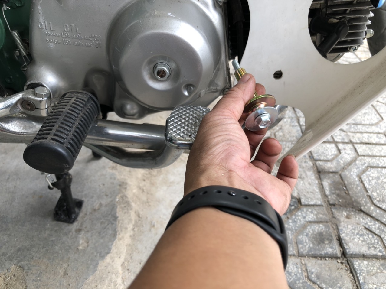 Chống bửng cho xe cub các loại