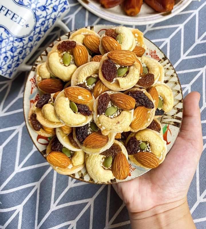Hủ pet 450g bánh đồng tiền mix các loại hạt (hạt điều, hạnh nhân, nho, mè, hạt bí)- đồ ăn vặt - bách hóa online uy tín