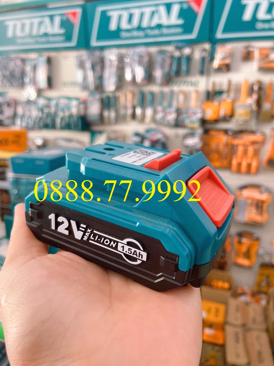 Pin Lithium 12V TOTAL TBLI12151 dung lượng pin 1.5Ah, pin có đèn LED hiển thị, dùng cho sản phẩm pin 12V TOTAL-INGCO