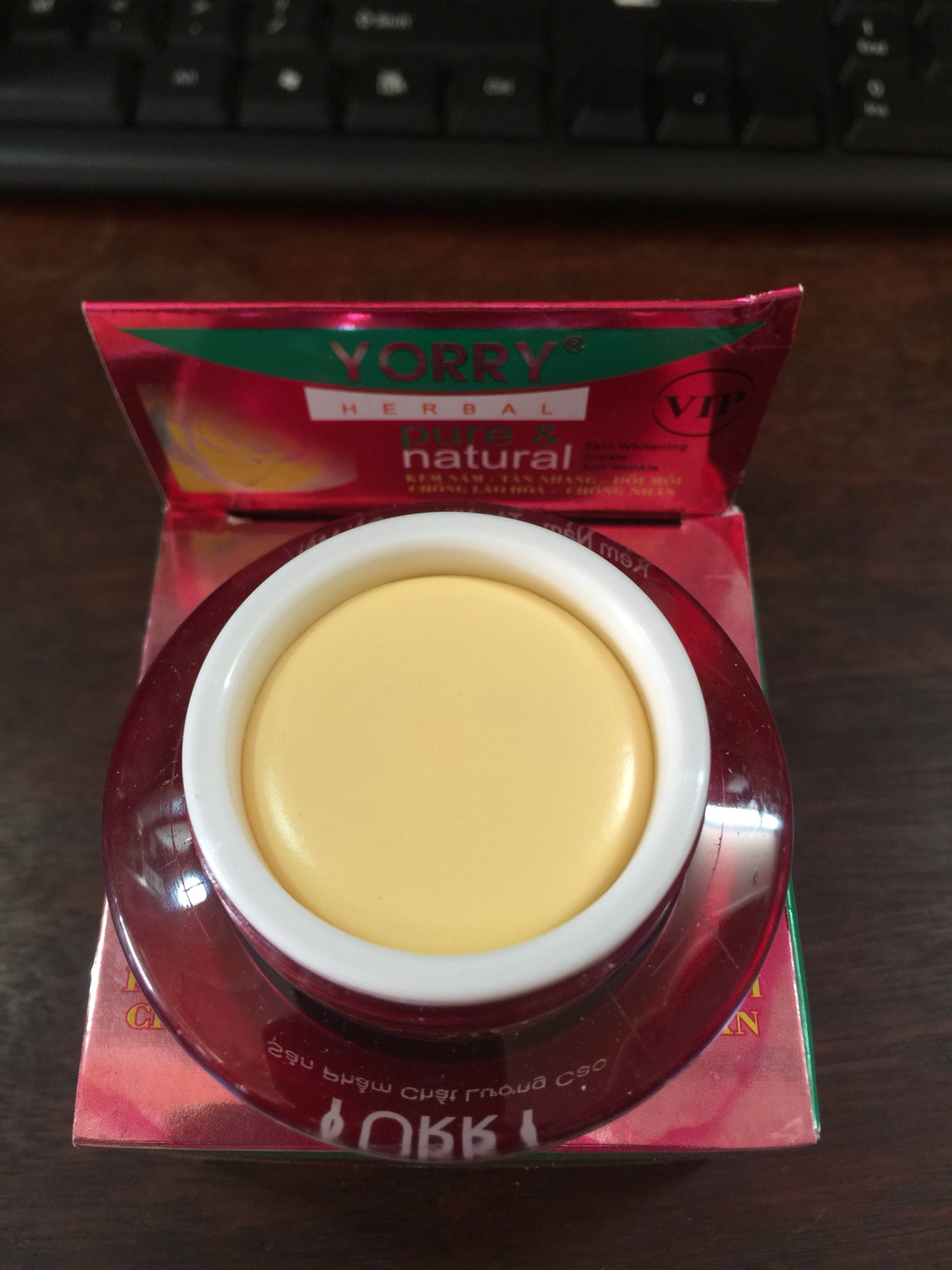 Kem Chống Lão Hoá-Se Khít Lổ Chân Lông YORRY 20g