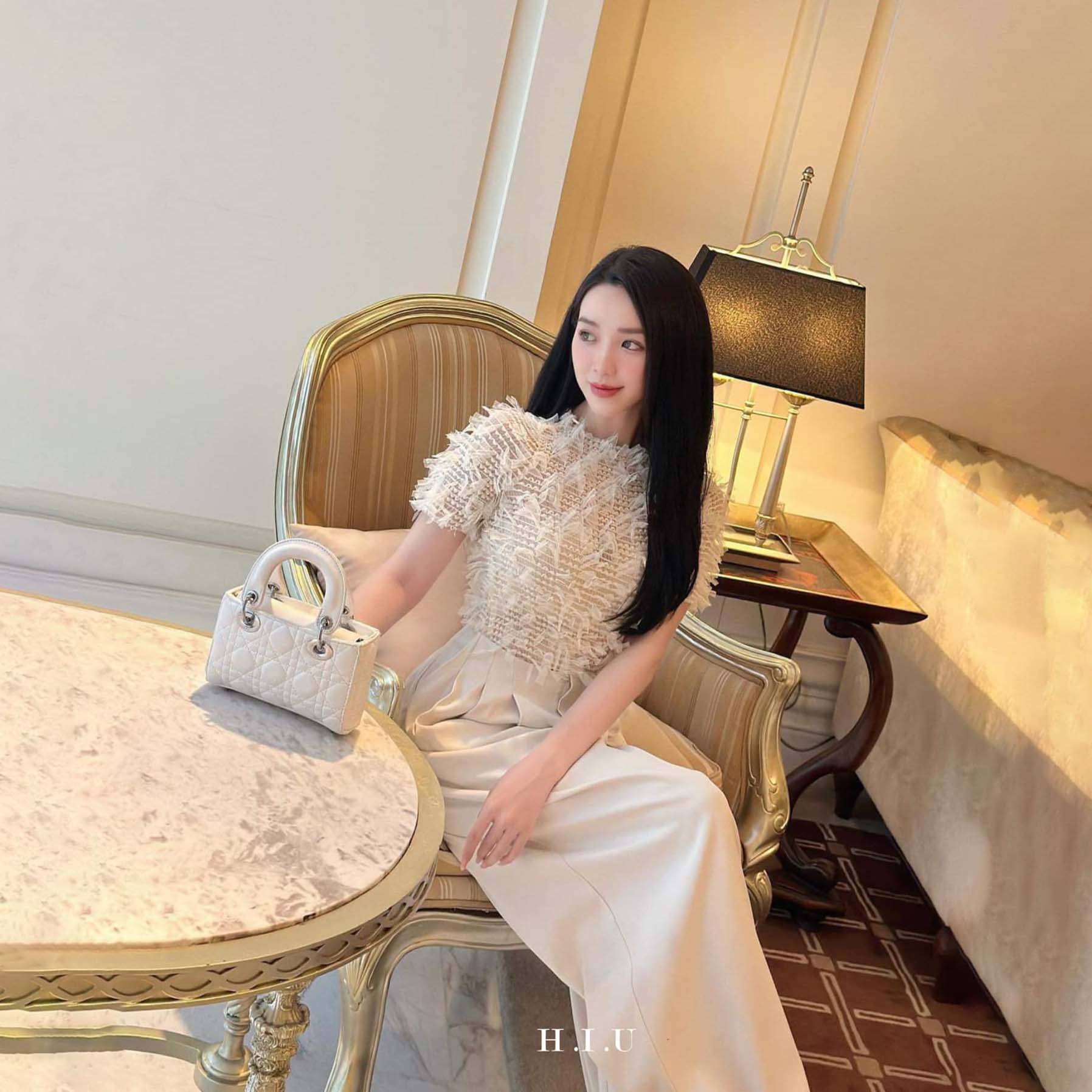 Áo kiểu nữ sát nách dập voan nổi Rever Top H.I.U Fashion , đầm tiệc thun gân mát dáng ôm body co dãn HIU design