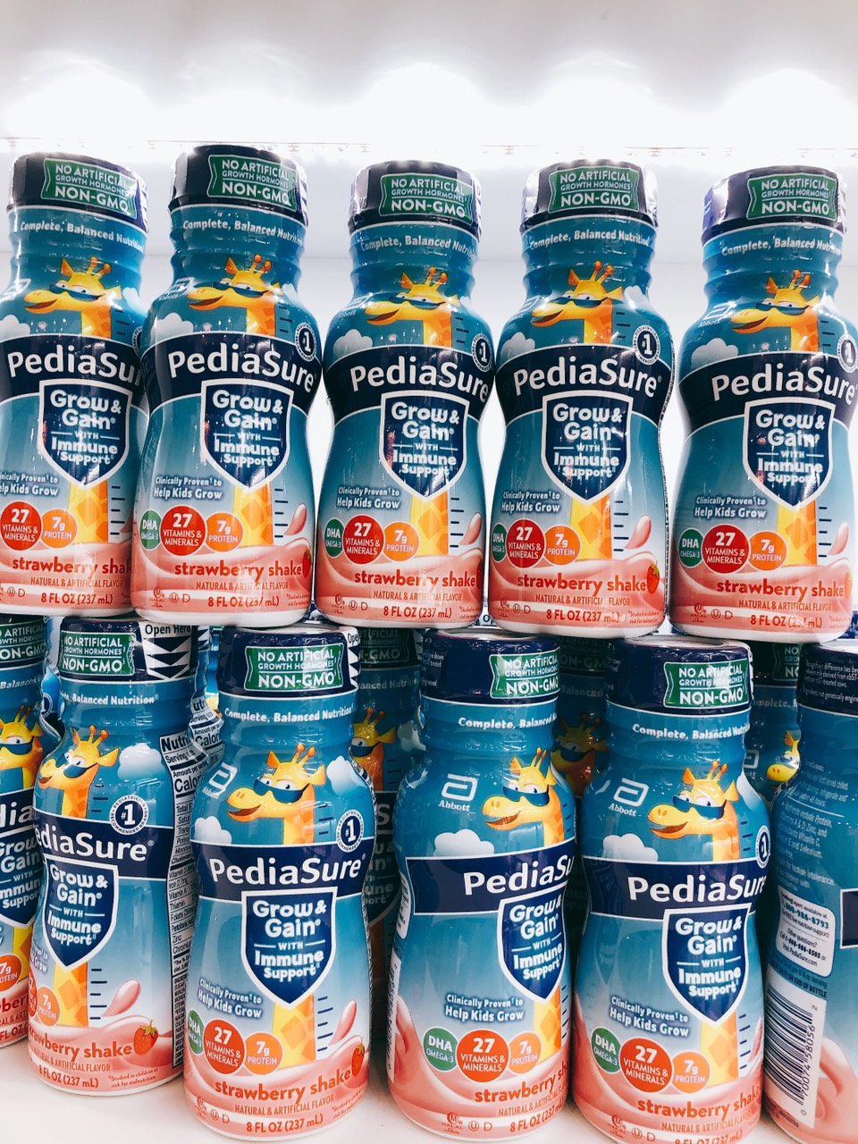 Chai sữa Pediasure Nước Hương Dâu Grow & Gain 237ml của Mỹ