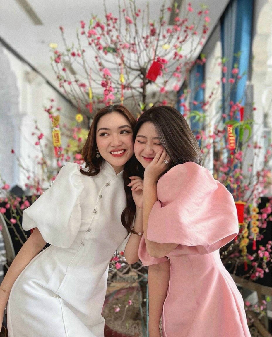 Đầm cổ tàu tay phồng quá xinh