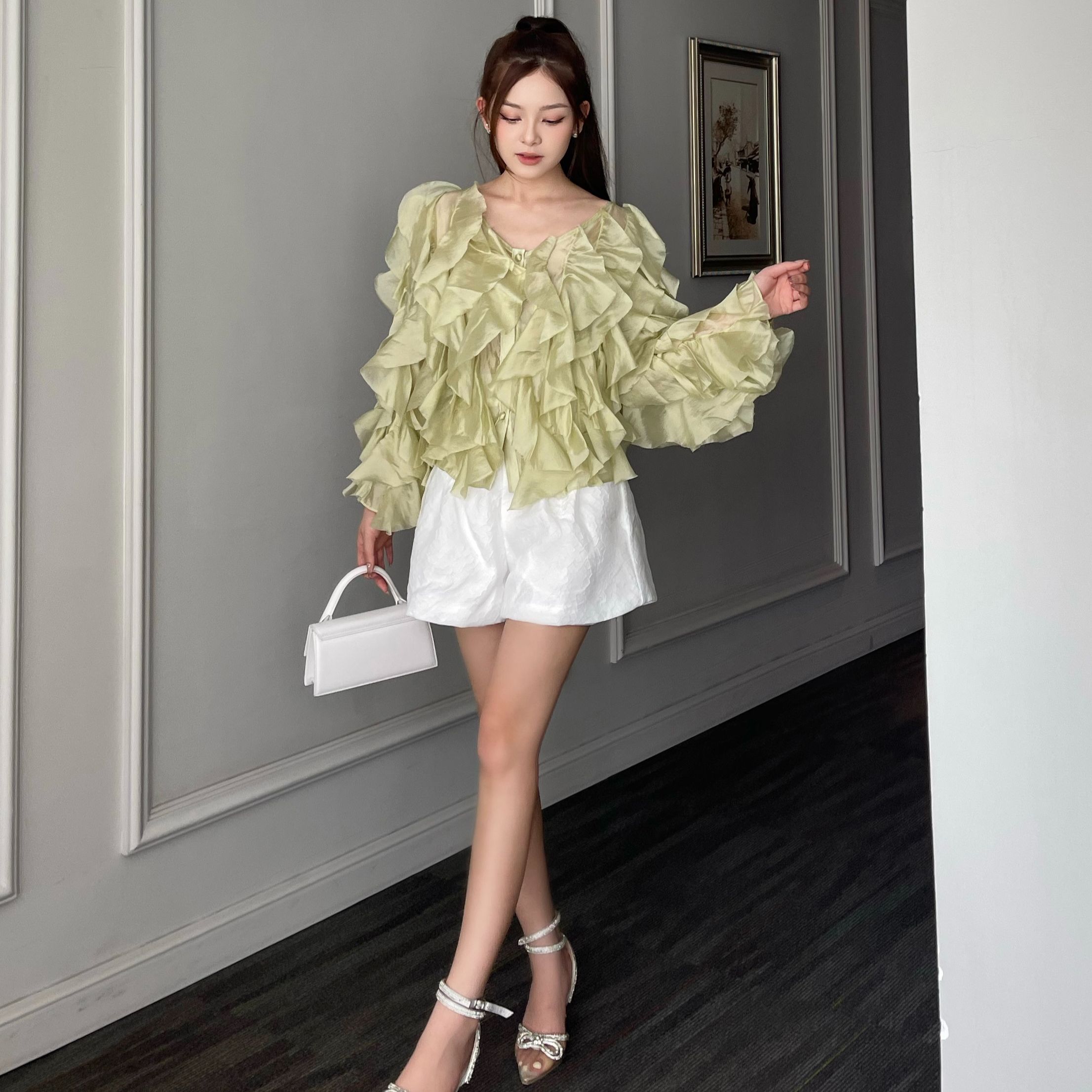 Dahlia Shorts - Quần Shorts Trắng Nữ Tiểu Thư Hai Lớp Gấm Phối Voan Form Rộng Lưng Cao Dáng Xòe Đính Đai Nơ Nhung Đi Làm Đi Học Đi Chơi