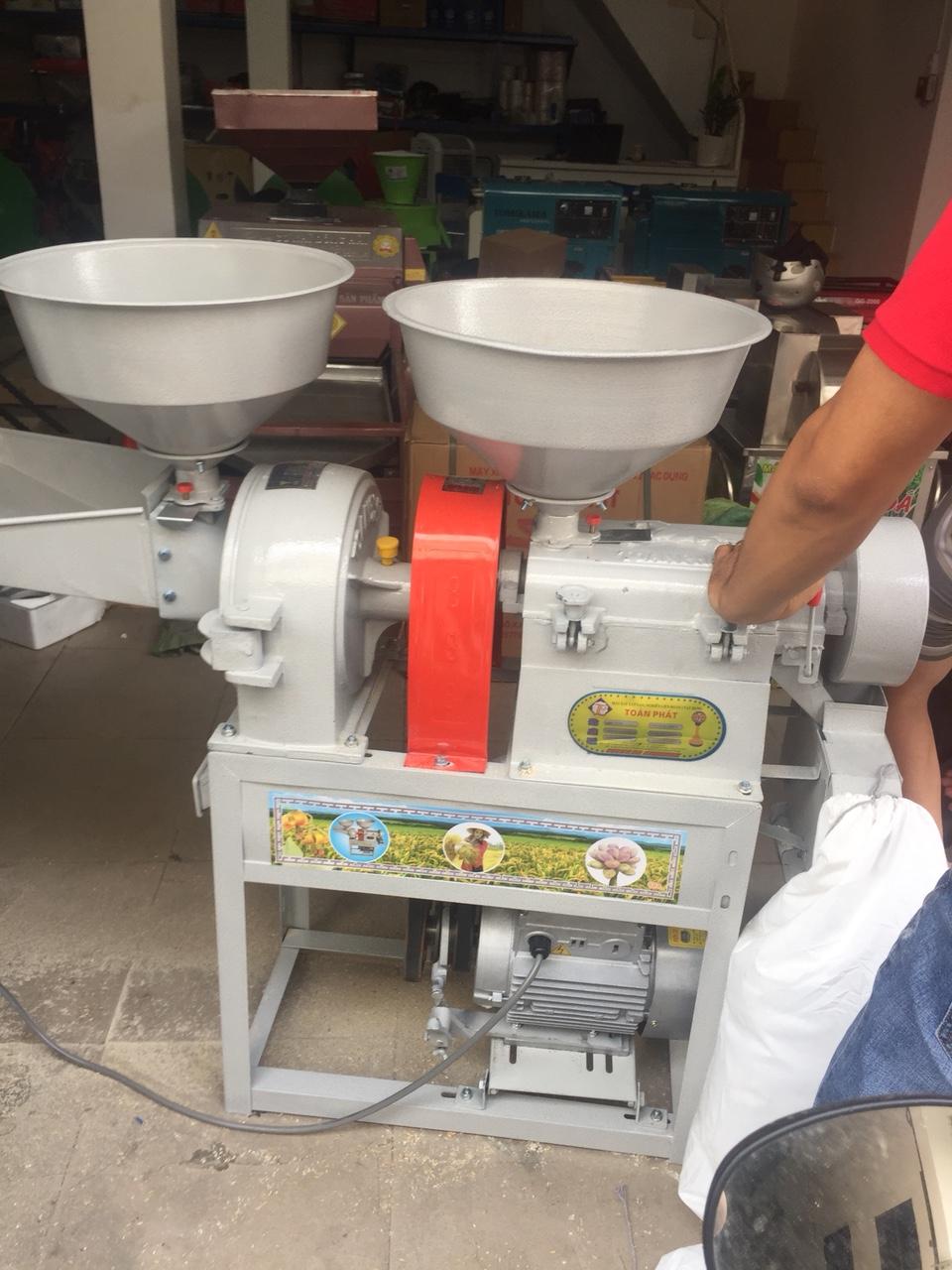 Máy xát gạo mini 2 tác dụng tf888 kích thước: dài - rộng - cao 800 - 750 - 1350