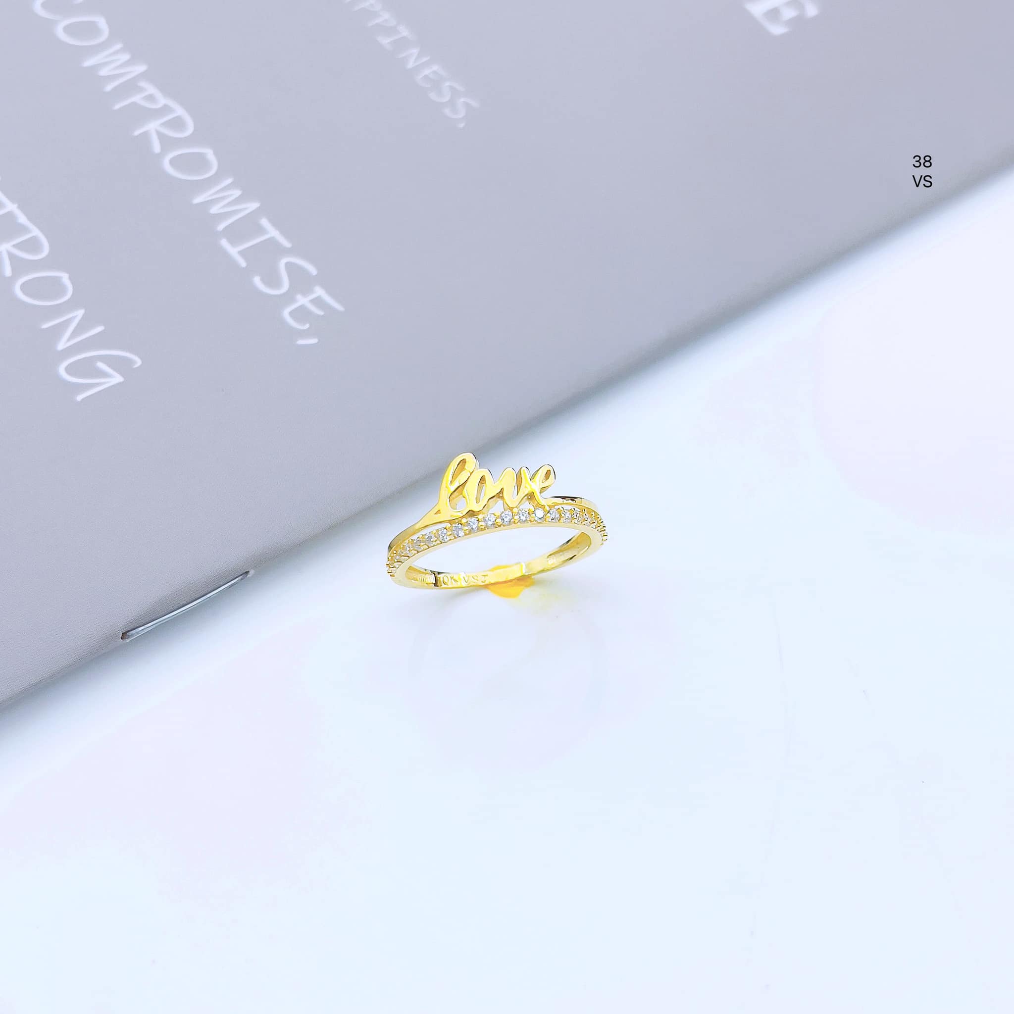Nhẫn vàng nữ mặt chữ love chất liệu vàng 10K MS38