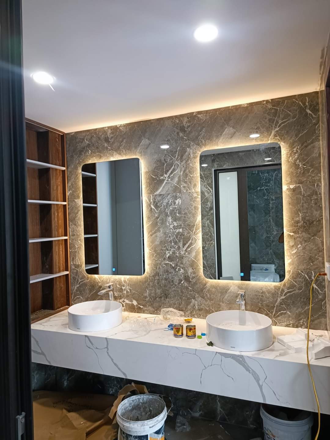 Gương hậu led hắt sau bàn phấn, lavabo