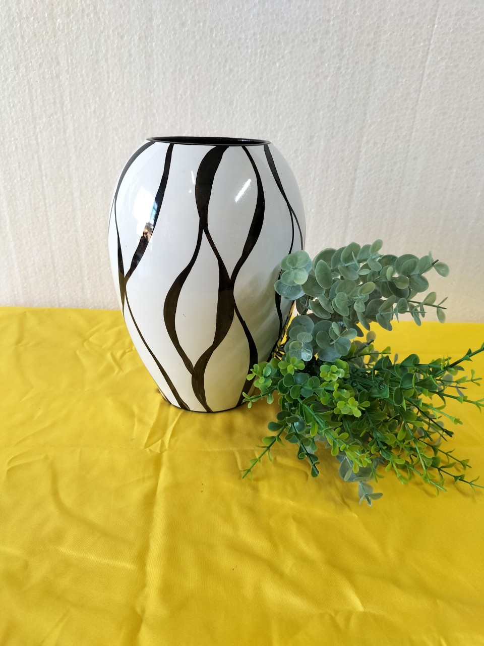 Lọ hoa dáng xoài, lọ hoa đẹp gốm sứ mỹ nghệ bát tràng. trắng kẻ sọc, s3 cao 22.5cm rộng 14cm