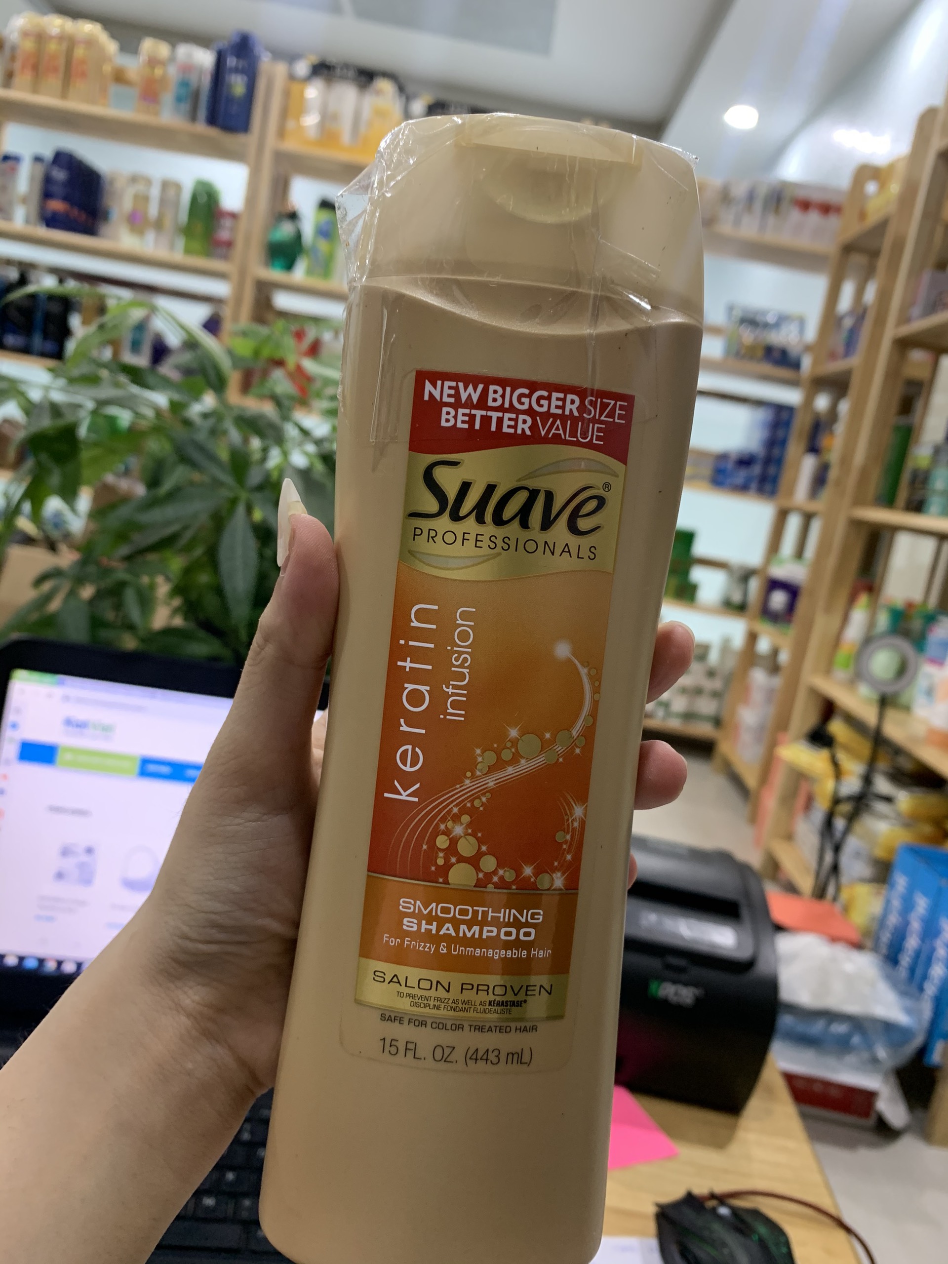 Dầu gội Suave Professionals Keratin Infusion.Smoothing Shampoo 443ml