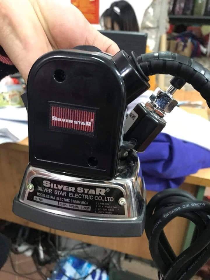 Bàn Ủi Bình Nước Treo ES-94A Silver Star Tặng tất là chóng bóng vải khi ủi