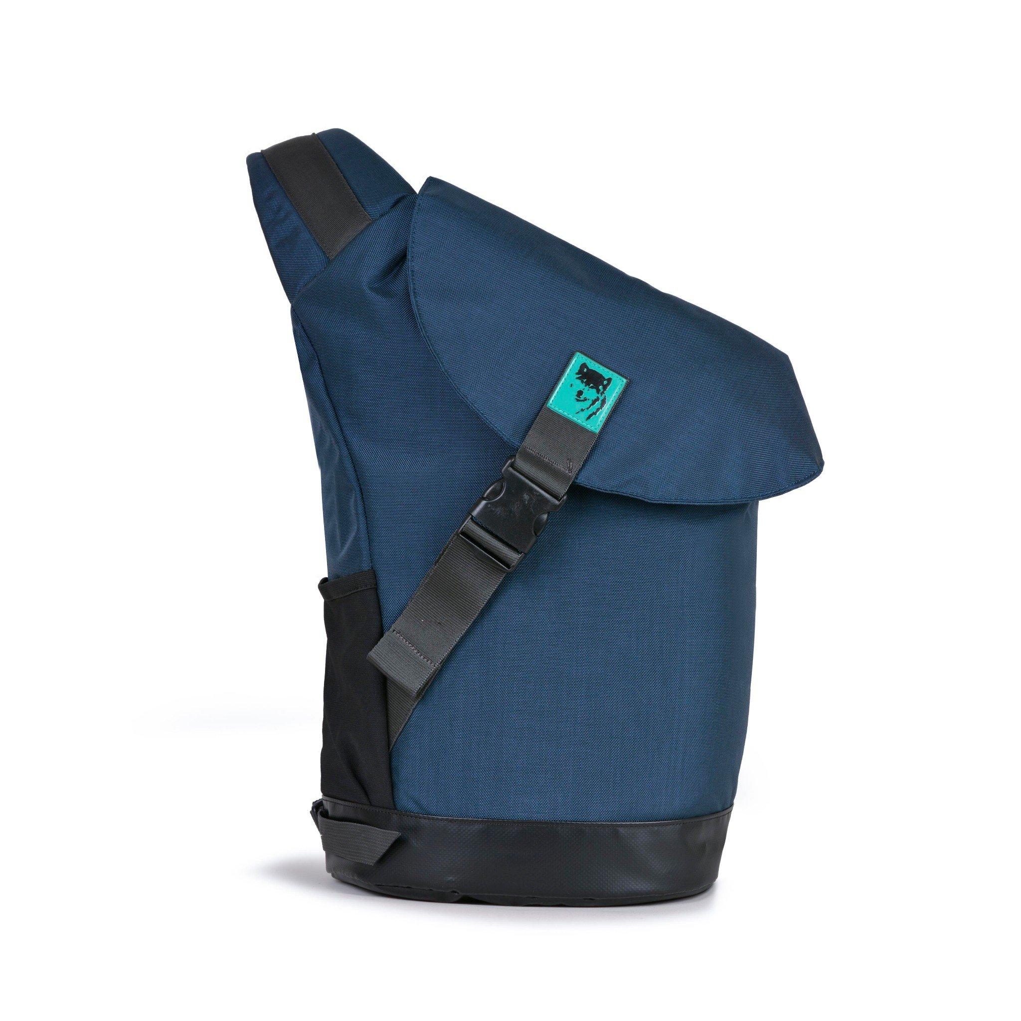 Túi đeo chéo thời trang mikkor the arnold delux – navy kích thước: 43 x 17 x 34