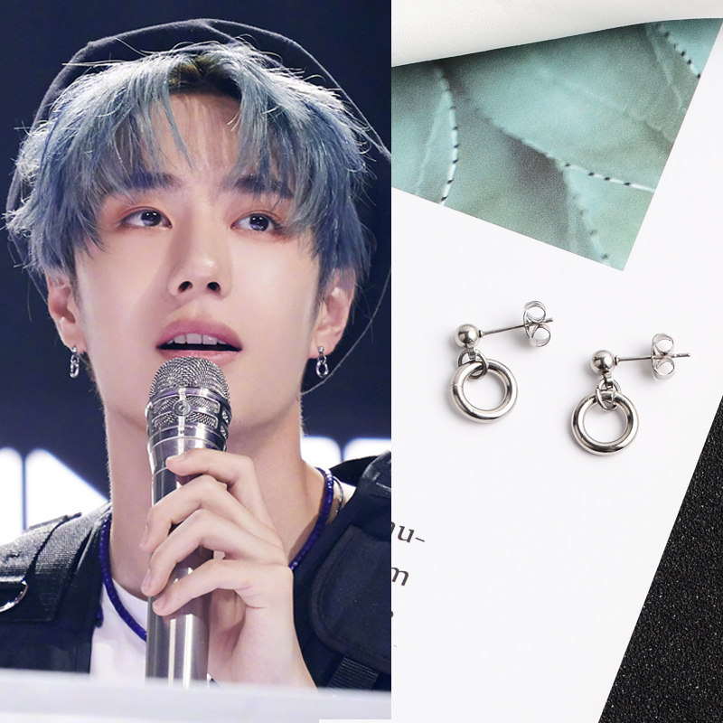 Khuyên tai nam Vương Nhất Bác có lỗ tai