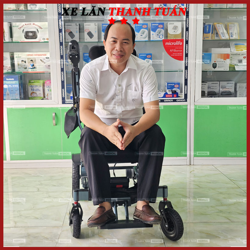 Xe lăn điện Siêu nhẹ chỉ 17Kg Lucass XE-126 - Hệ thống giảm xóc kép giúp xe di chuyển êm ái, Gấp gọn 1 chạm