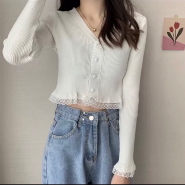 Áo len mongtoghi croptop cổ V 4 cúc nhỏ viền ren