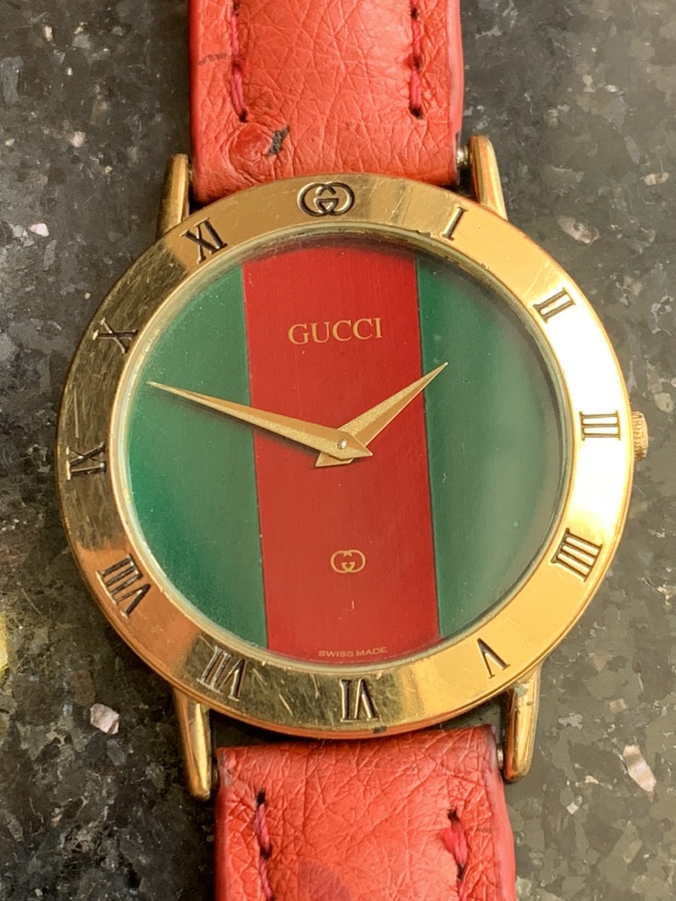 Đồng hồ nữ GUCCI Swiss dây da màu đỏ, bọc vàng toàn thân