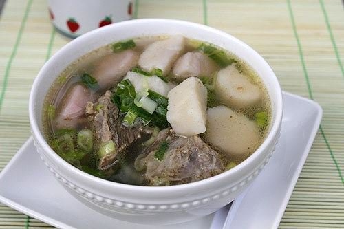 Xương lợn hầm khoai sọ