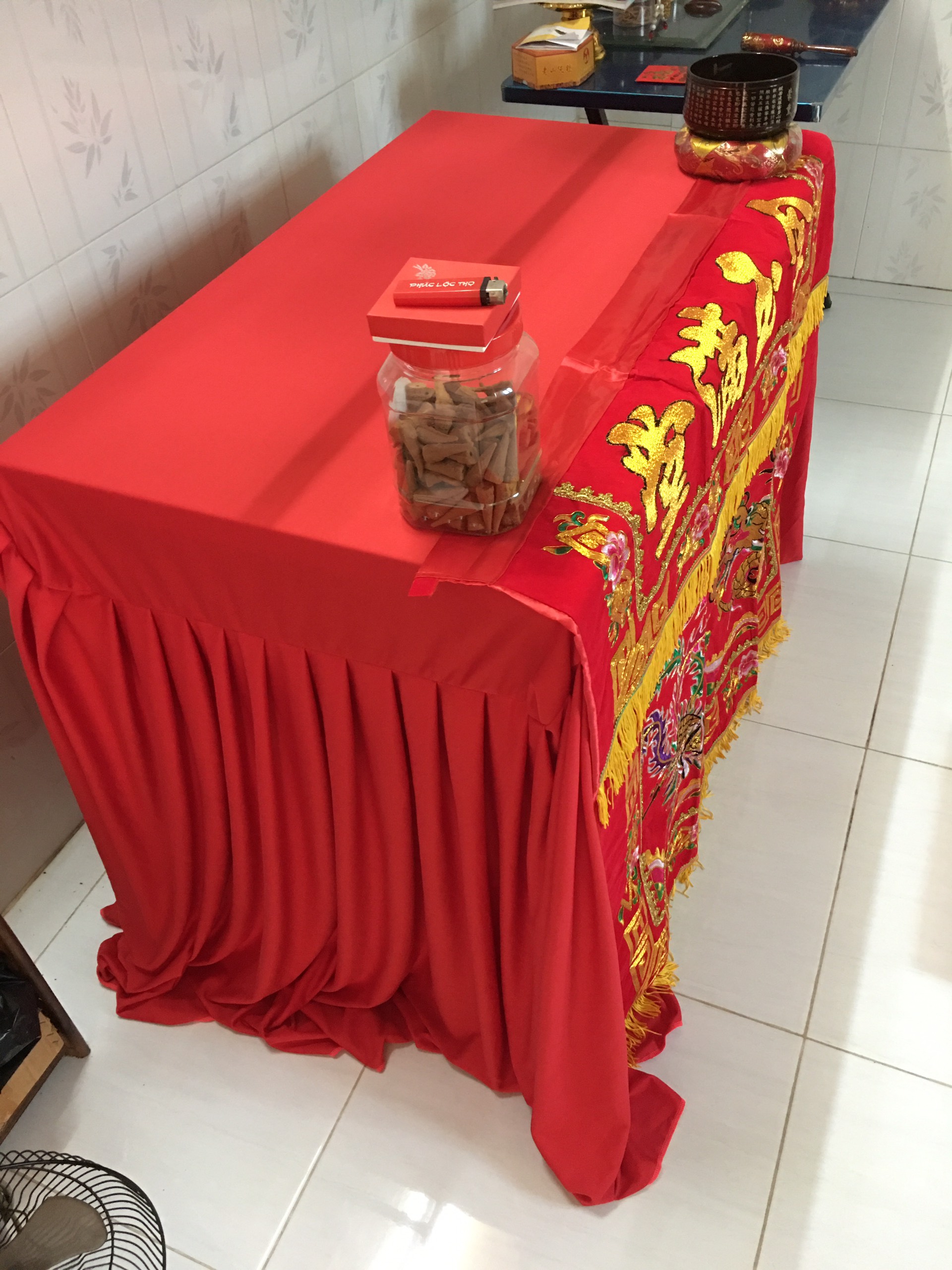Khăn trải bàn Phật xếp ly màu ĐỎ
