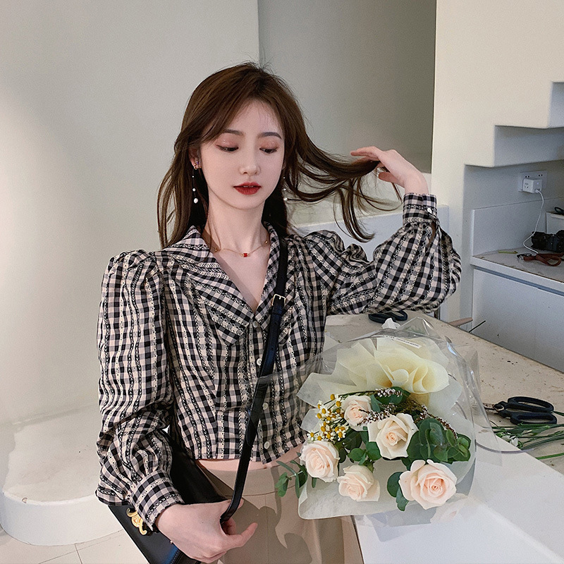 Áo sơ mi croptop cổ búp bê tay phồng kẻ sọc kiểu retro cá tính