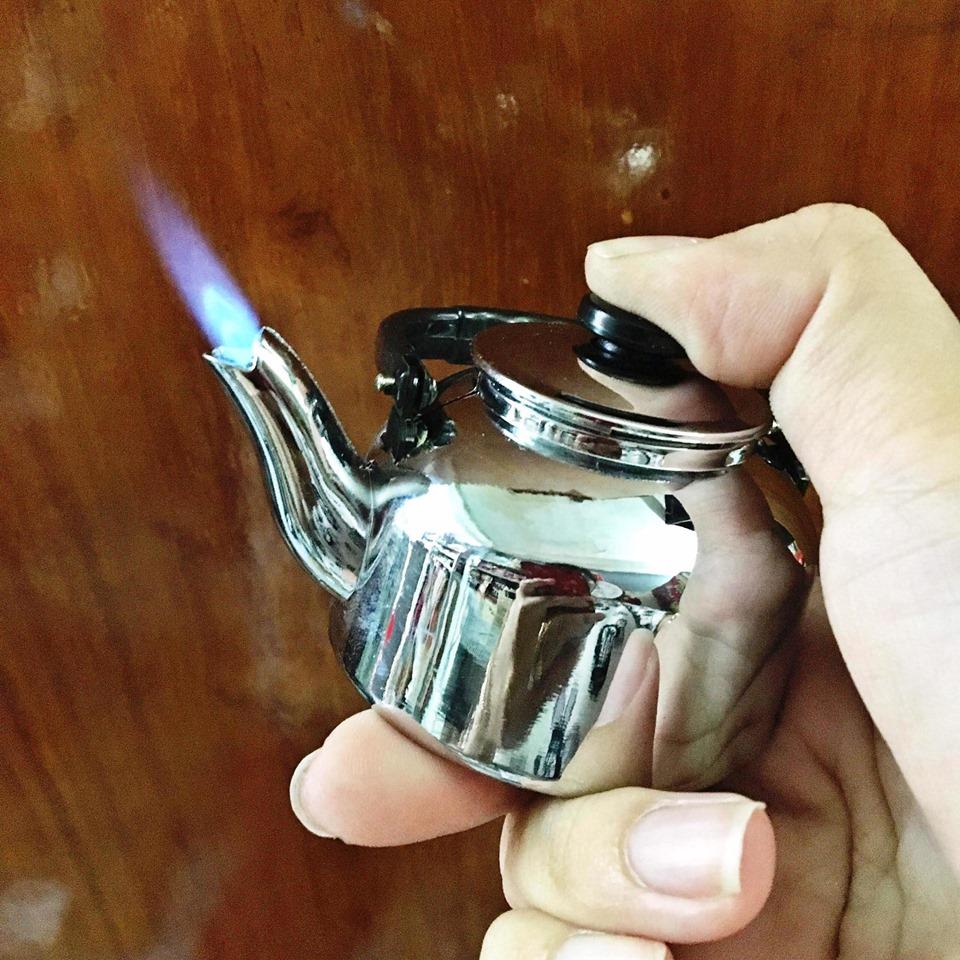 Bật lửa khè hình ấm nước -