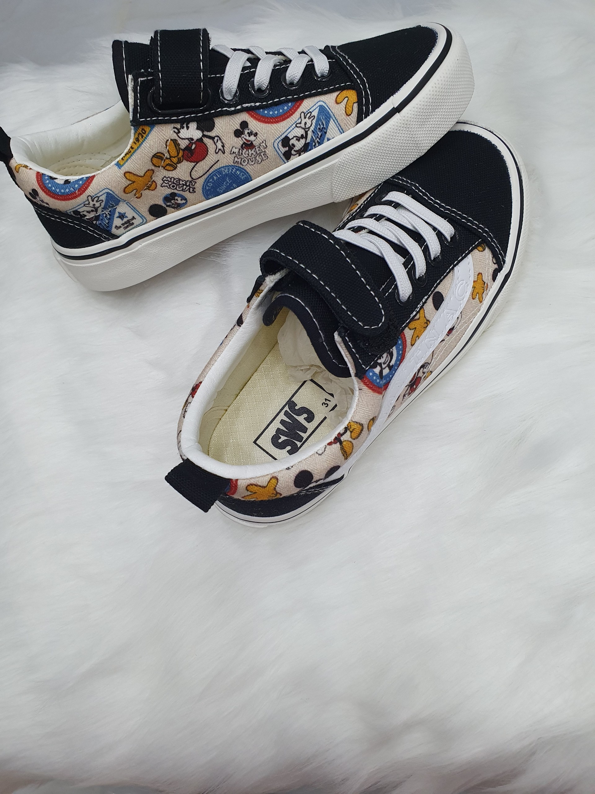 Converse # r1033 họa tiết chuột mickey