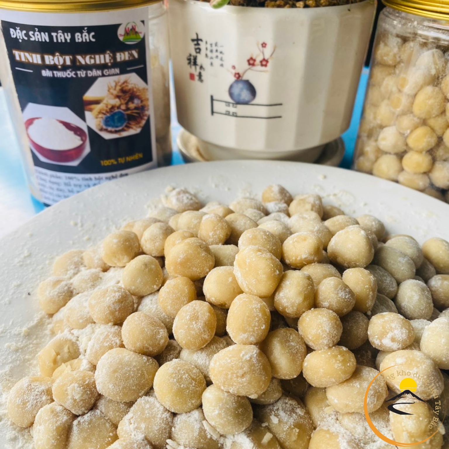 Viên tinh bột nghệ đen mật ong rừng được bào chế từ tinh bột nghệ đen nguyên chất, mật ong khoái rừng Tây Bắc