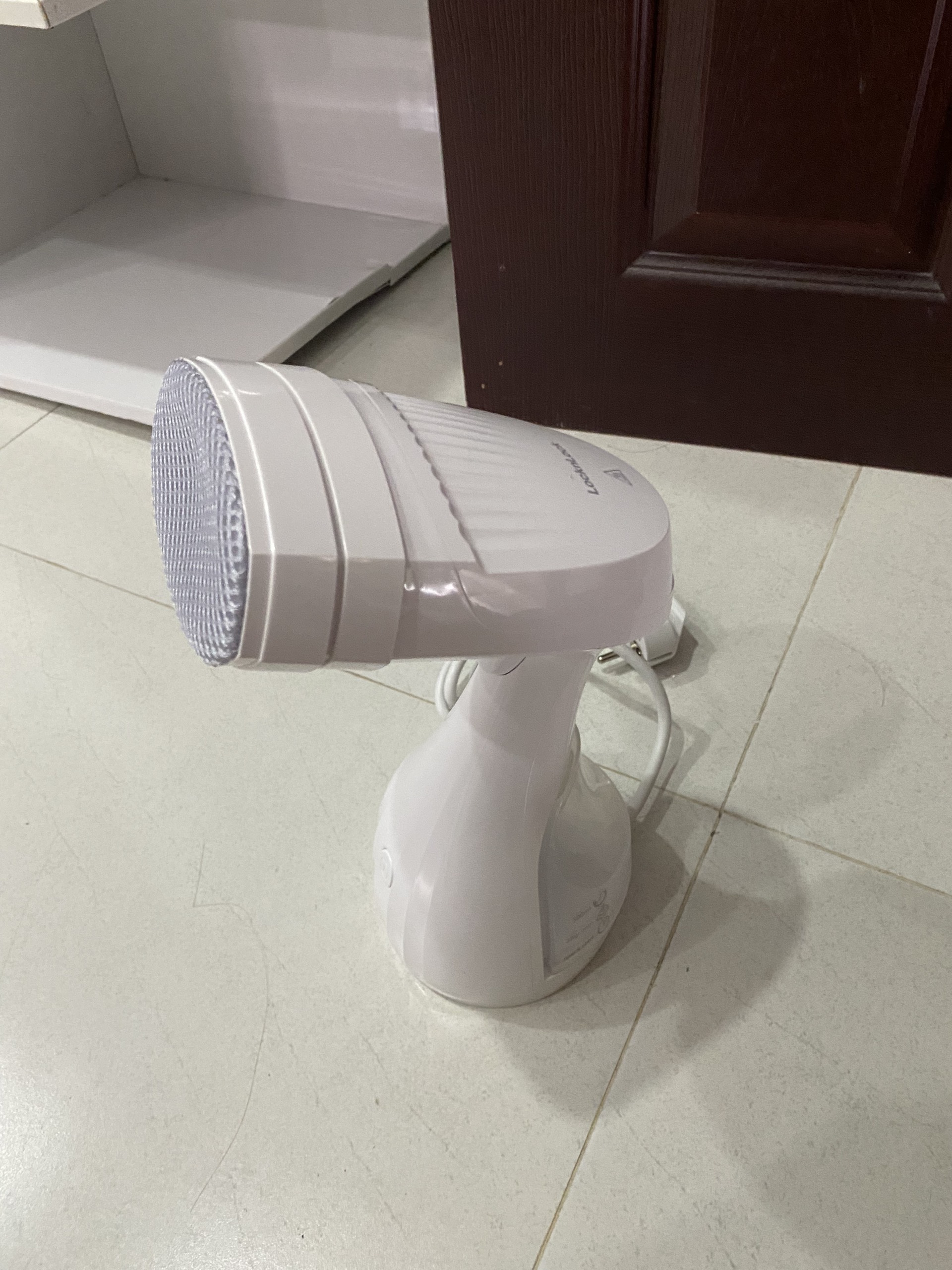 Bàn là hơi nước lock&lock eni222wht - hàng mới 100%