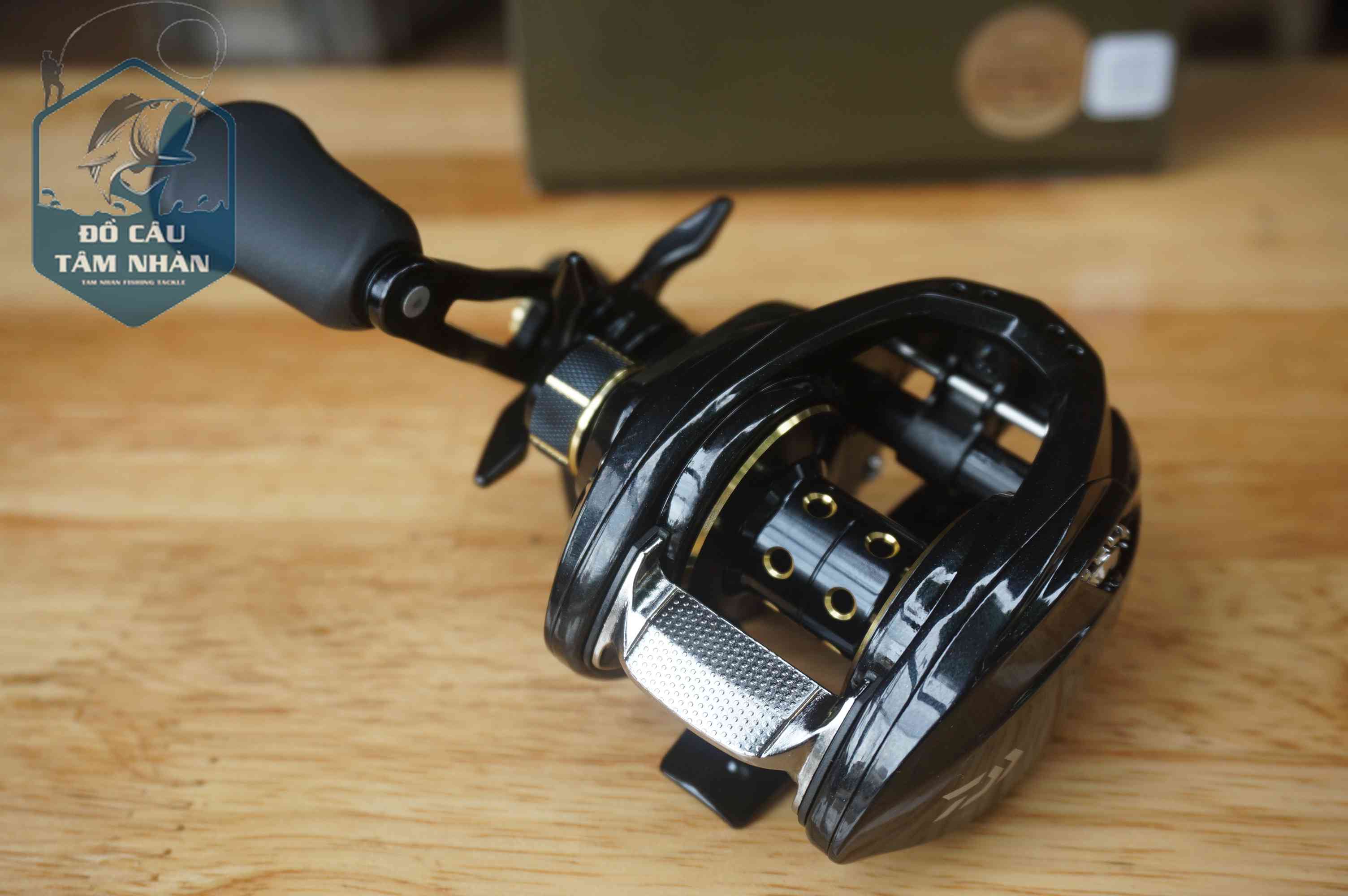 Máy ngang daiwa pt 100hl, new 2023. lực thắng 6kg. 9 bạc đạn.