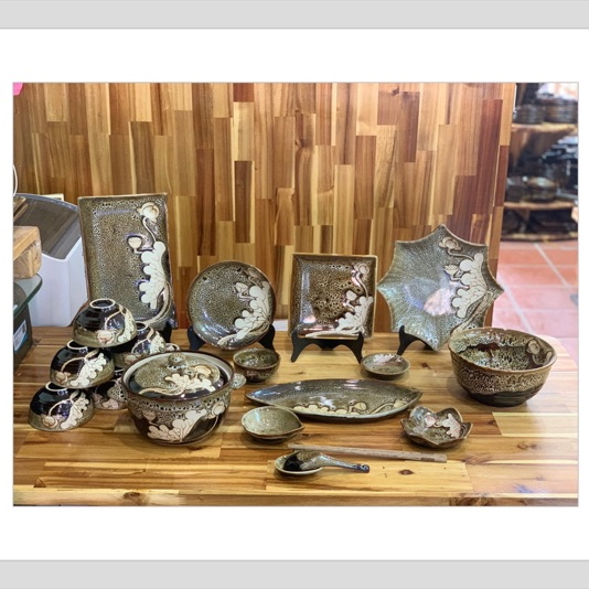 Bộ đồ ăn gốm sứ Bát Tràng cao cấp không chì men hoả biến gấm khắc sen chìm GS002