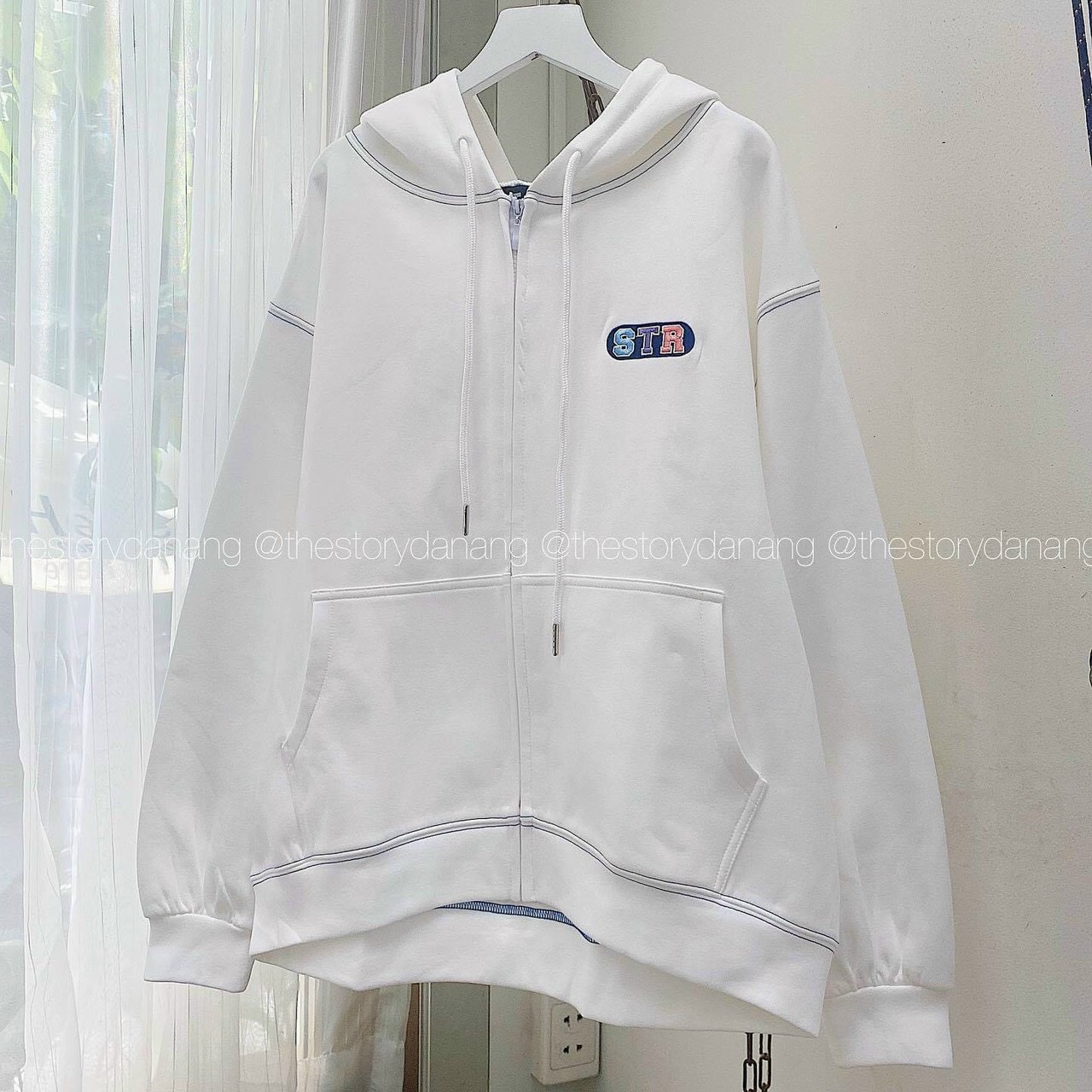 Áo khoác trơn có mũ nỉ Pe dày dặn, áo khoác nữ STR đa năng chống nắng và giữ ấm giữ nhiệt tốt.