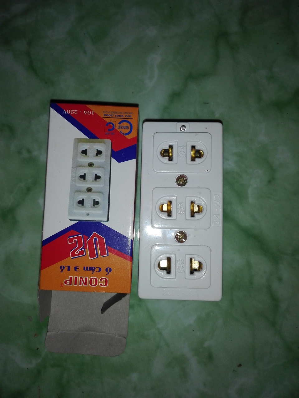 Ổ cắm điện 3 lổ conip v2