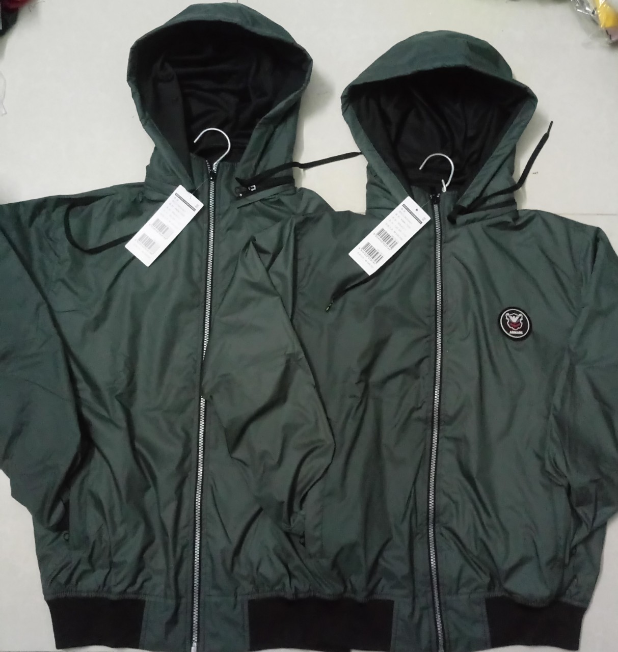 [HCM][P1] [ẢNH THẬT] Áo Khoác Gió Dù Cao Cấp Nam Nữ Nón Tháo Rời Khoát Hàng Hiệu 2 lớp Lót Thun - áo khoác nhẹ nam - áo khoác dù - áo khoát nam - áo khoát cặp đôi -  áo khoác cặp - áo khoác đôi - áo khoác dù - áo khoát nữ