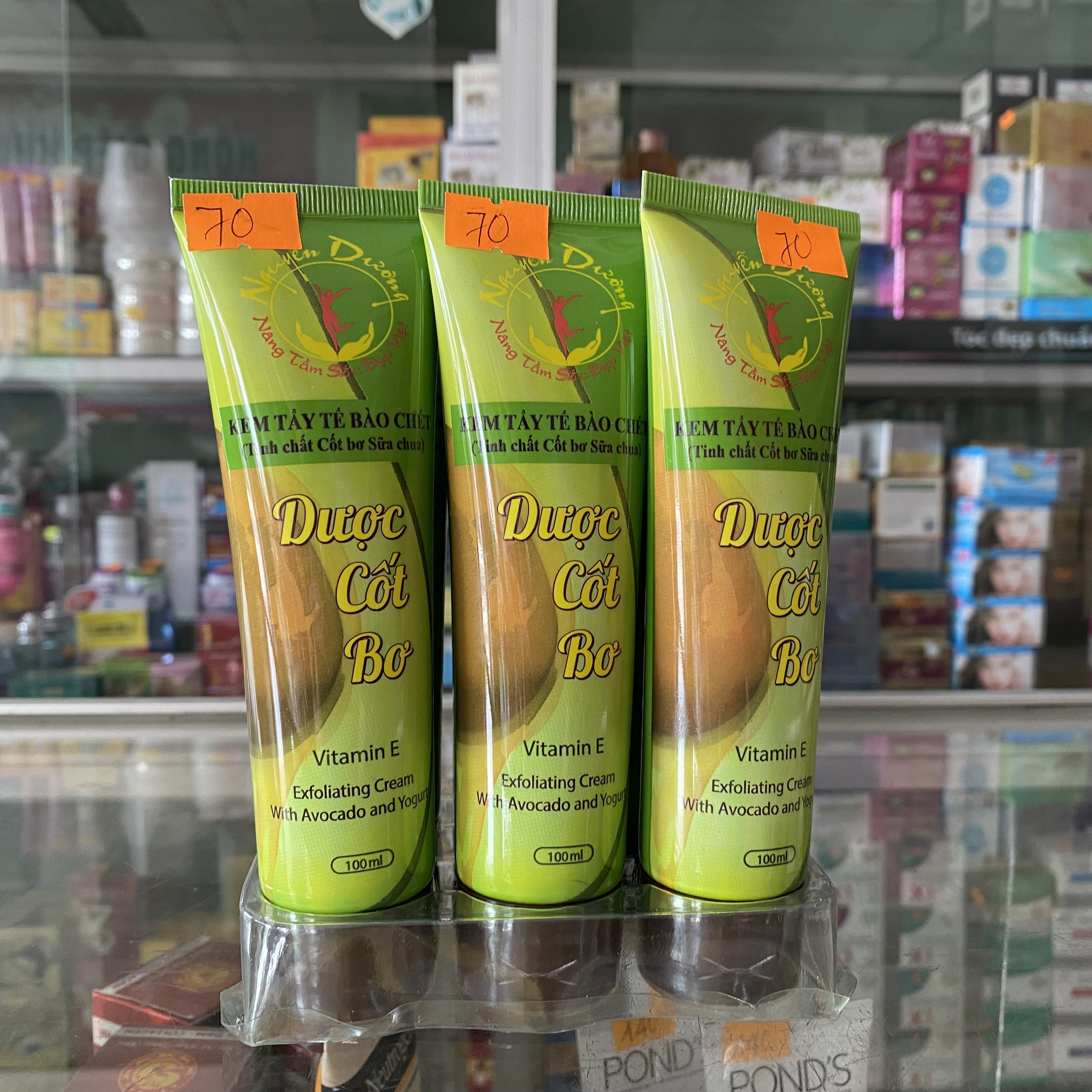 Kem tẩy tế bào chết Tinh chất Bơ