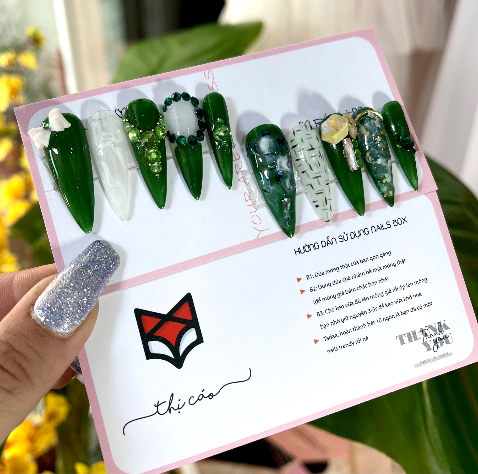 Móng úp thiết kế sẳn form nhọn dài tone xanh lá