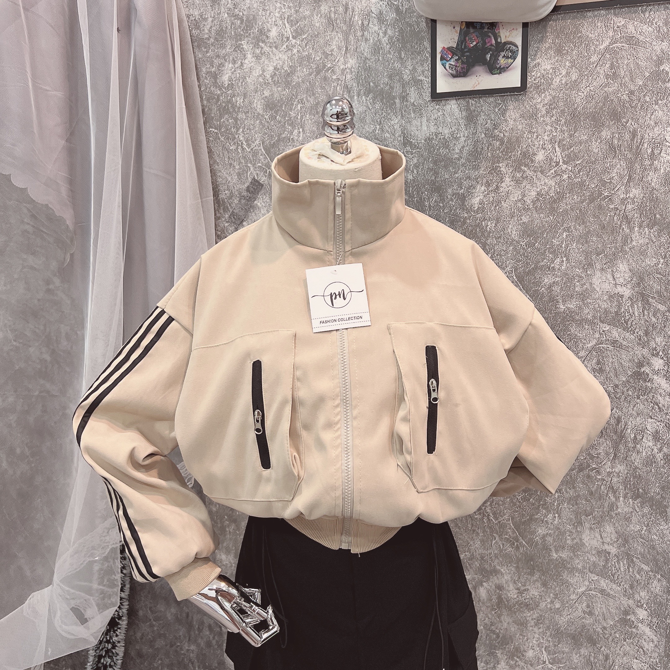 Áo khoác nhung da lộn 2 lớp form lửng tay phồng hàng quảng châu phối sọc đẹp cổ trụ - TP89