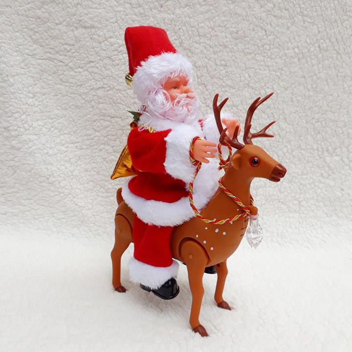 Hãy cùng xem ông già Noel đang cưỡi trên chú tuần lộc đáng yêu như thế nào! Sự yêu thương và tình cảm của ông già Noel sẽ khiến bạn cảm thấy ấm áp và đầy hy vọng vào một mùa Giáng Sinh tuyệt vời.