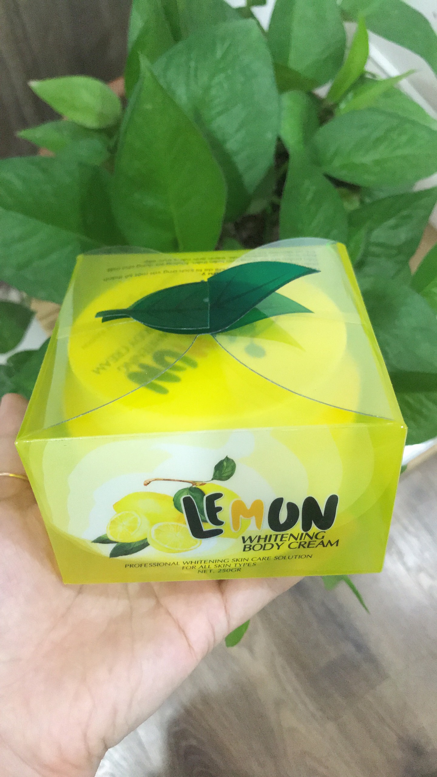 Kem body lemon chanh trắng cấp tốc sau 7 ngày loại bỏ tế bào chết thơm dịu nhẹ hương chanh Chống nắng an toàn làm sáng vùng da thâm sạm không bết rít lộ vân kem (250gram)