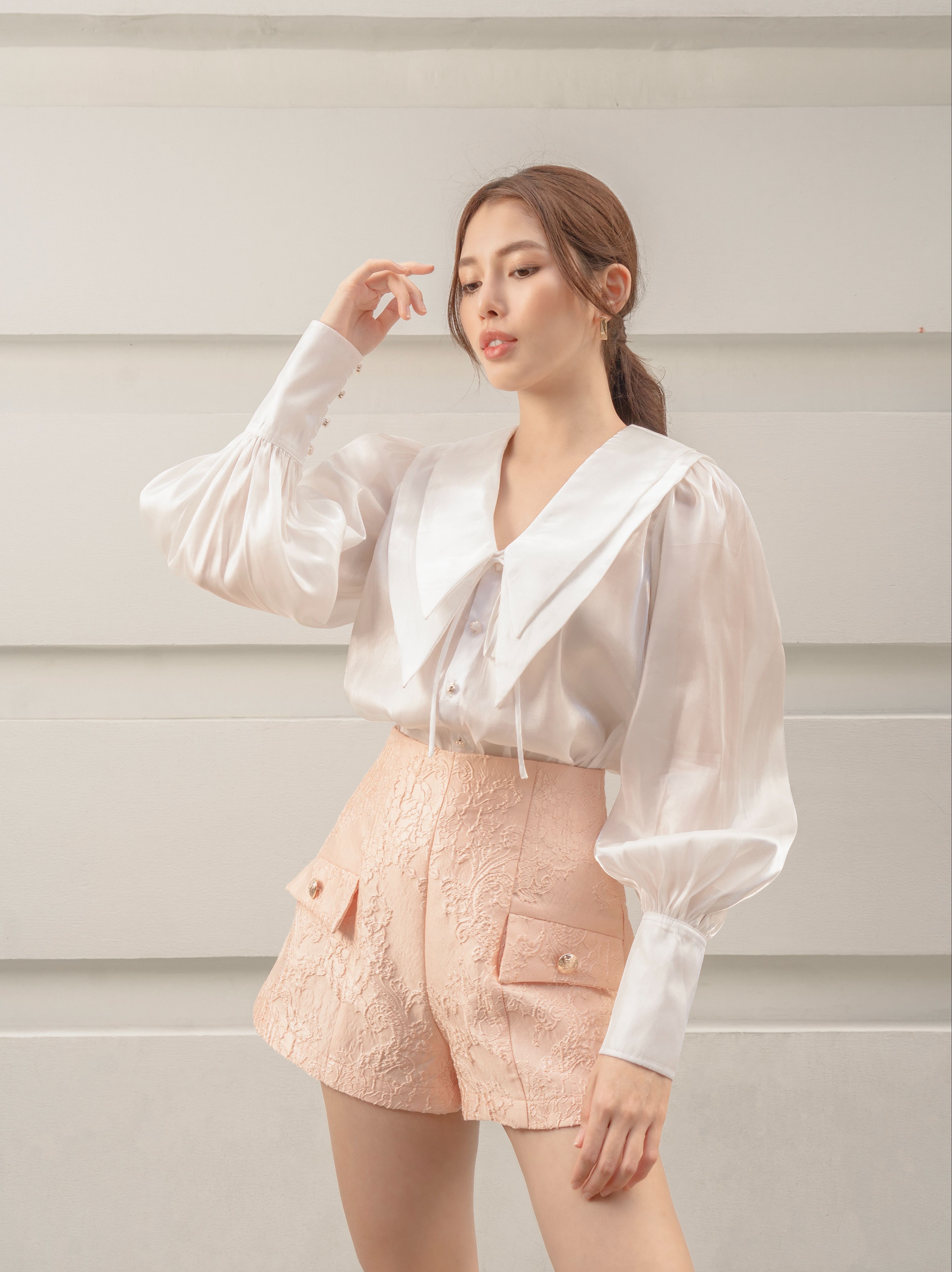 DEARIE Áo sơ mi organza ánh kim cột nơ Jade Shirt