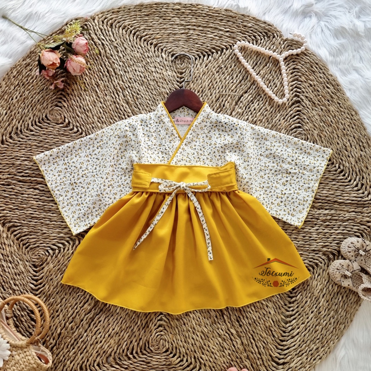 Kimono hoa vàng cách tân cho bé yêu - tocxumi
